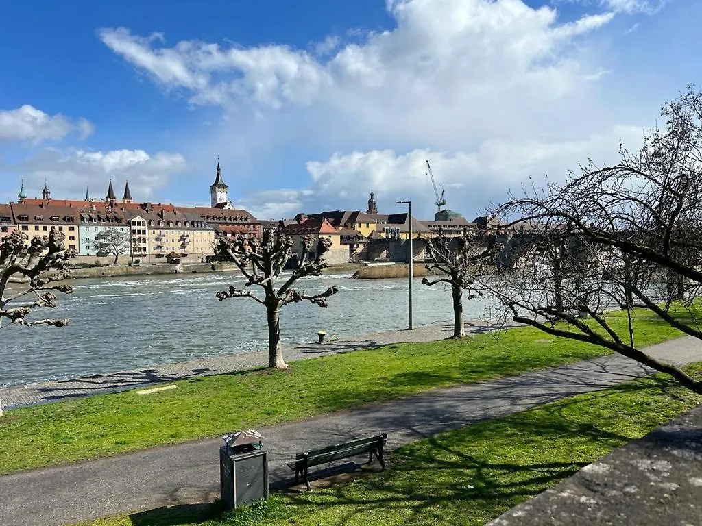 Stilvolle Wohnung An Der Alten Mainbruecke Wurzburg Germany